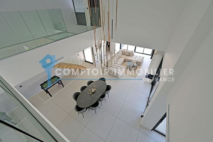 Image No.9-5 Bed House for sale