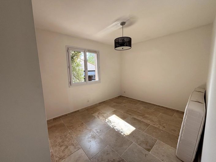 Image No.10-3 Bed House for sale