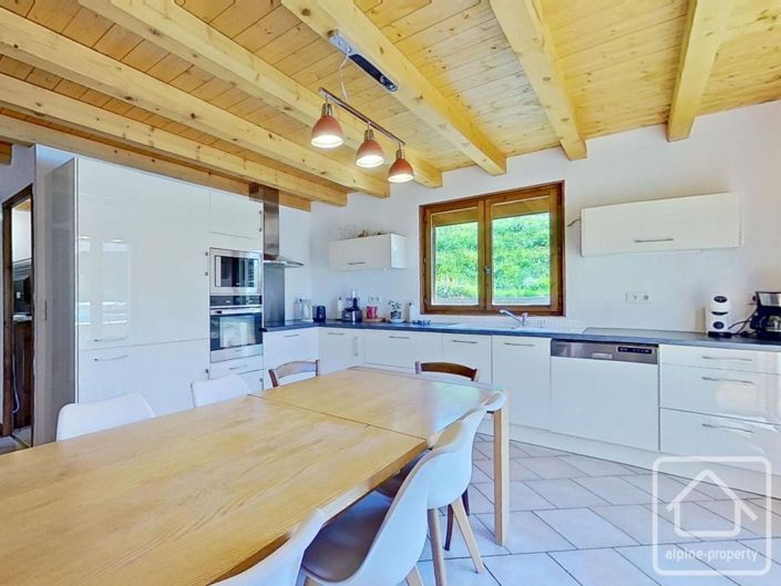 Image No.2-4 Bed Property for sale