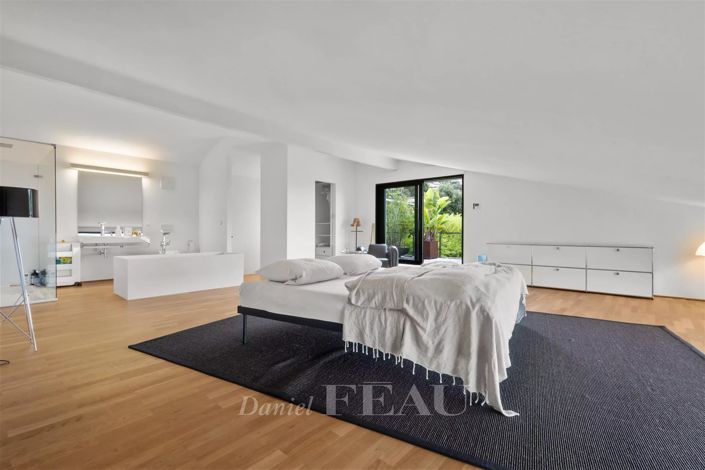 Image No.17-4 Bed House for sale