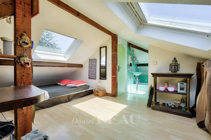 Image No.12-5 Bed House for sale