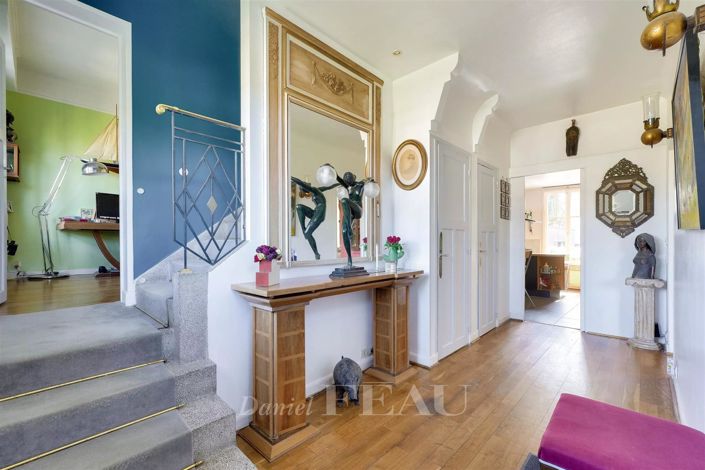 Image No.2-5 Bed House for sale