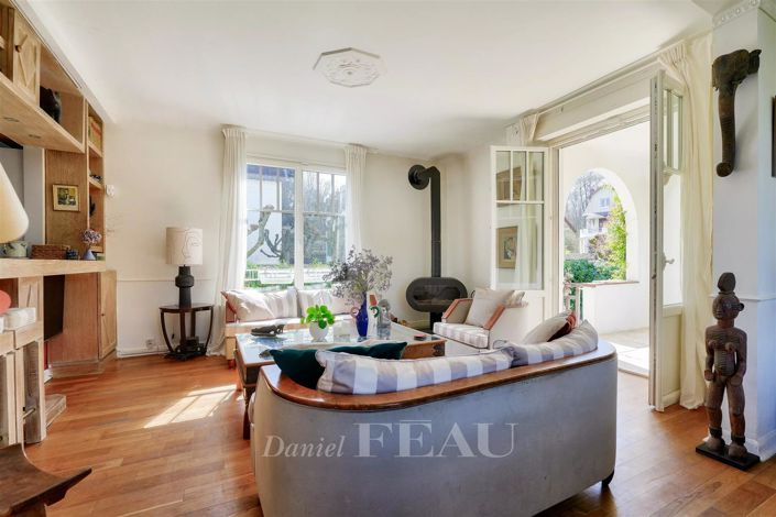 Image No.3-5 Bed House for sale