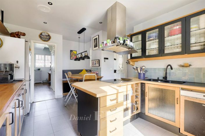 Image No.7-5 Bed House for sale