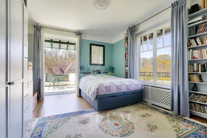 Image No.8-5 Bed House for sale