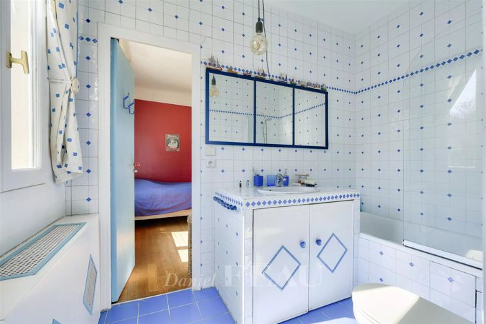 Image No.9-5 Bed House for sale