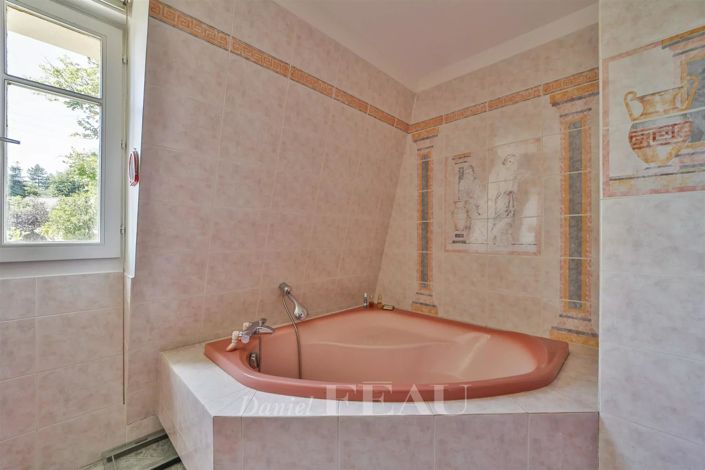 Image No.15-5 Bed House for sale