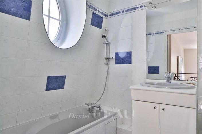 Image No.16-5 Bed House for sale