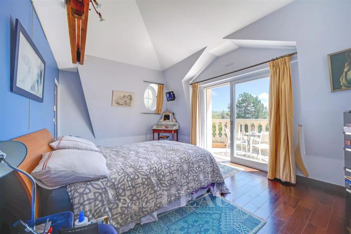 Image No.9-5 Bed House for sale