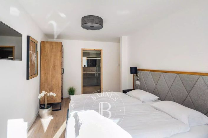 Image No.13-6 Bed House for sale