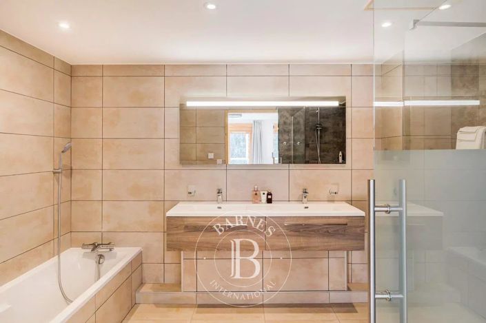 Image No.15-6 Bed House for sale