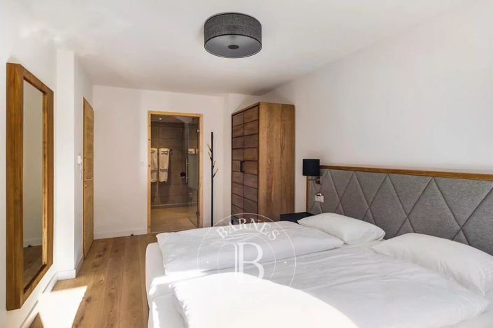 Image No.20-6 Bed House for sale