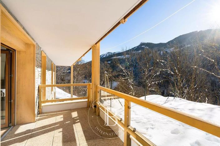 Image No.24-6 Bed House for sale