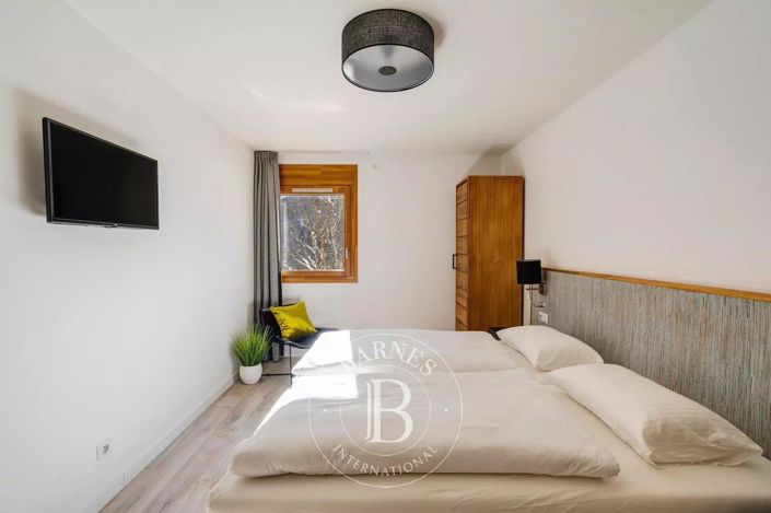 Image No.27-6 Bed House for sale