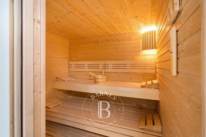 Image No.28-6 Bed House for sale