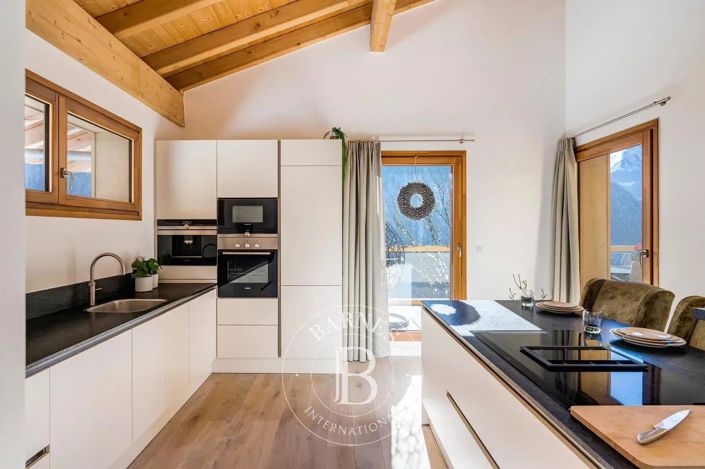 Image No.6-6 Bed House for sale