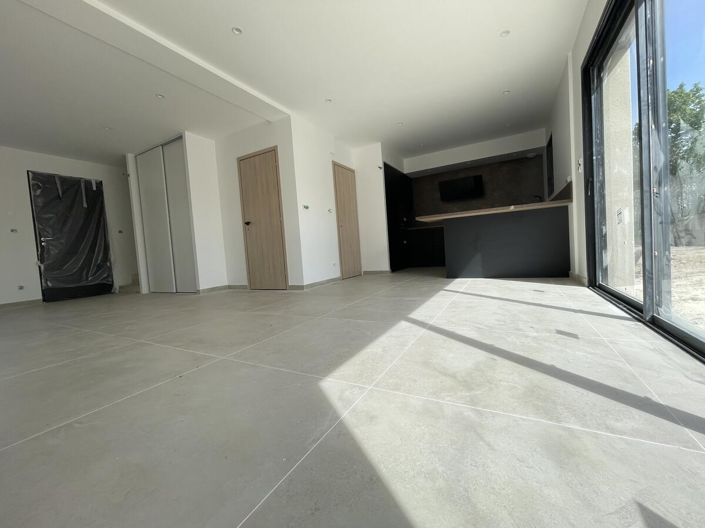 Image No.1-3 Bed House for sale