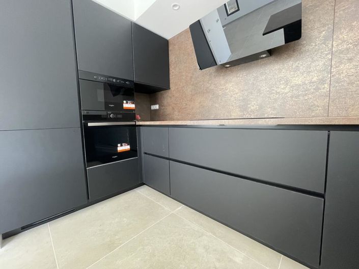 Image No.10-3 Bed House for sale