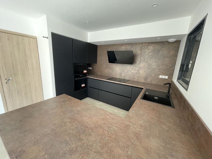 Image No.11-3 Bed House for sale