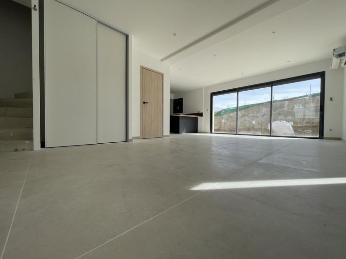 Image No.9-3 Bed House for sale