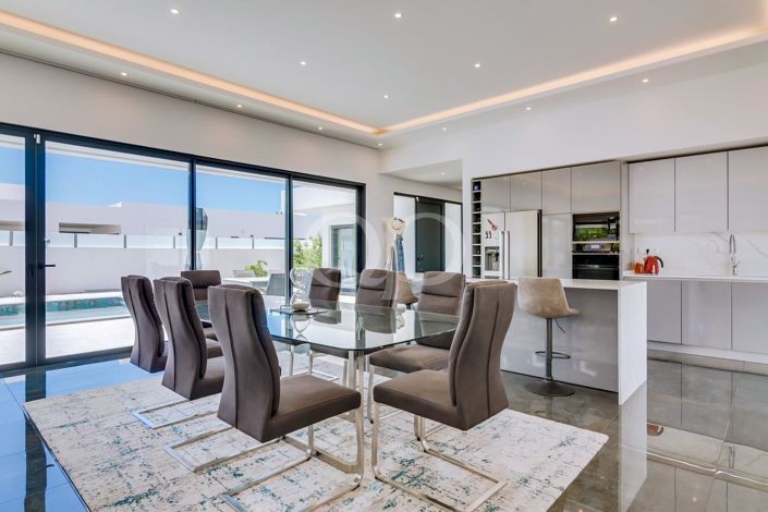 Image No.13-4 Bed House for sale