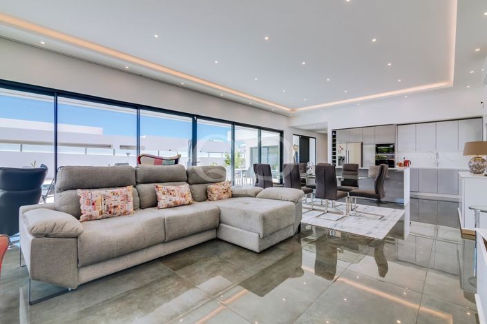 Image No.14-4 Bed House for sale