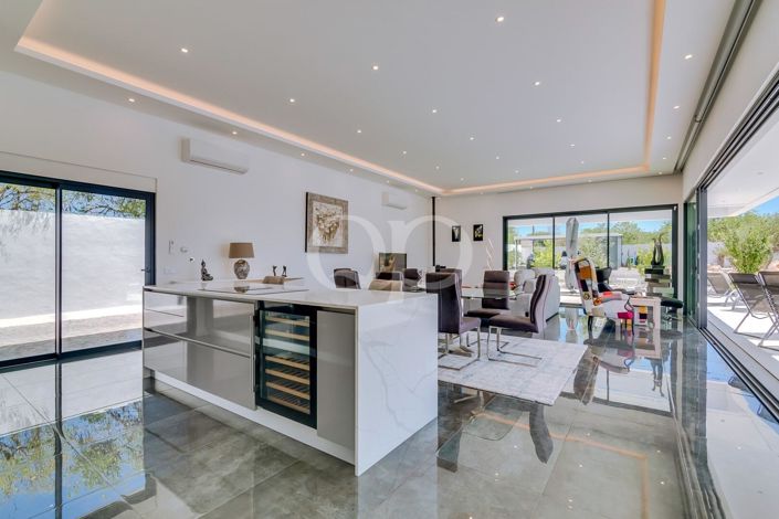 Image No.21-4 Bed House for sale