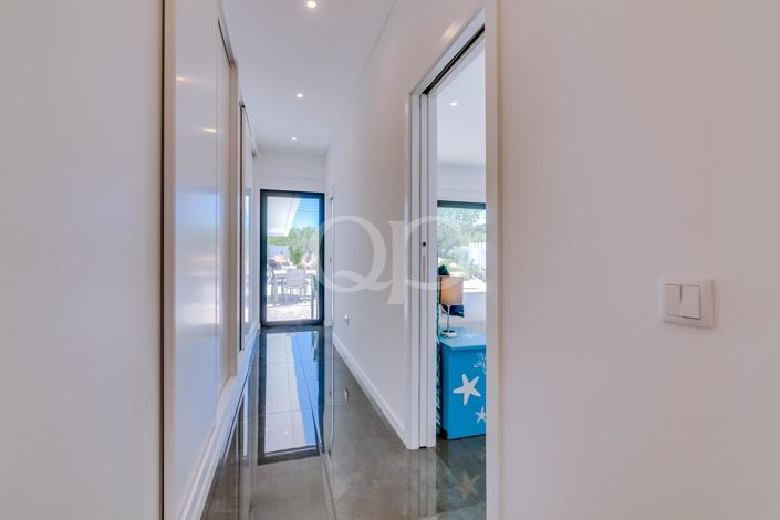 Image No.27-4 Bed House for sale