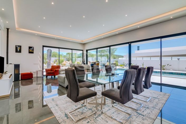 Image No.3-4 Bed House for sale