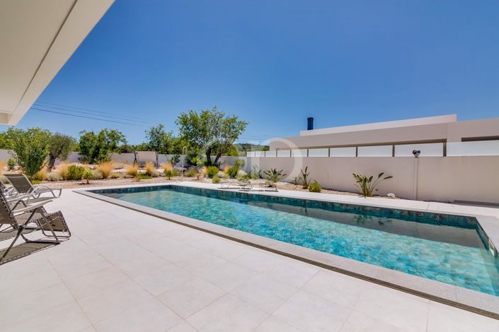 Image No.30-4 Bed House for sale