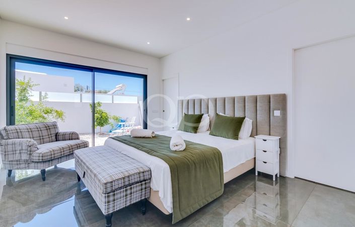 Image No.8-4 Bed House for sale