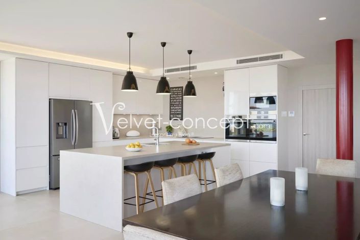 Image No.8-6 Bed House for sale