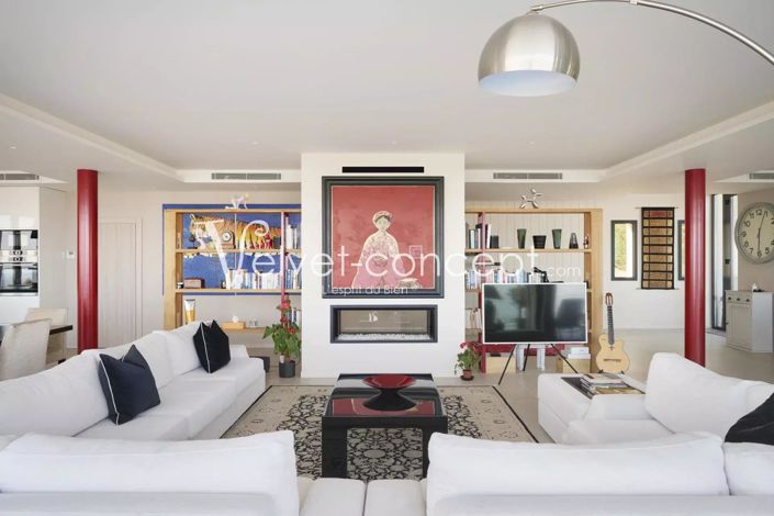 Image No.9-6 Bed House for sale