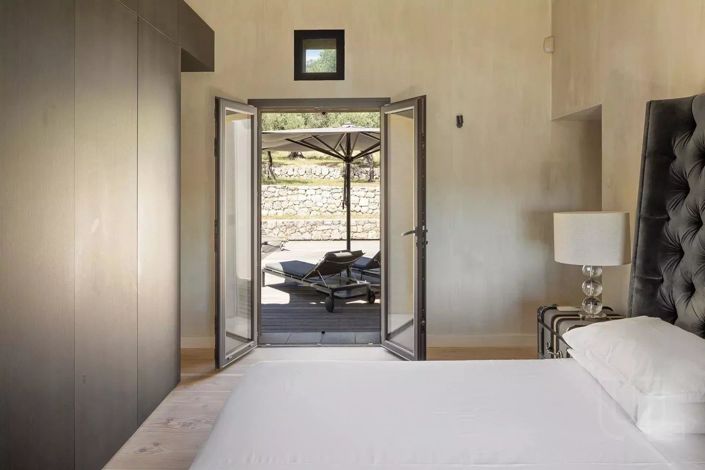 Image No.9-6 Bed House for sale