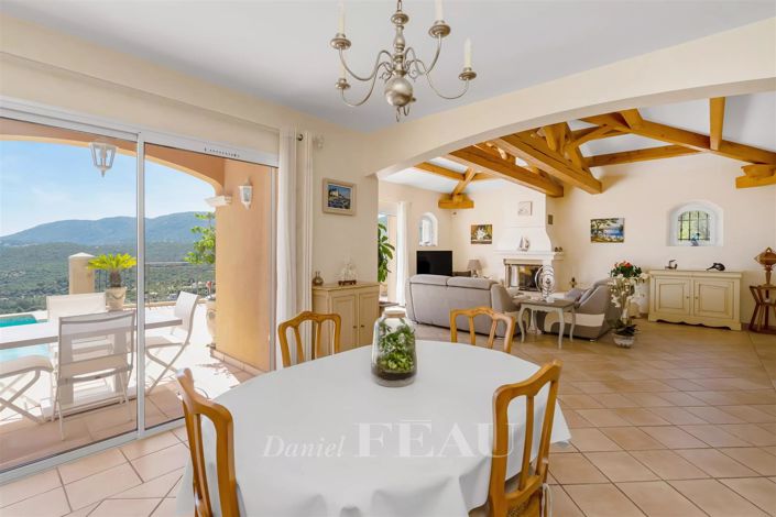 Image No.7-5 Bed House for sale