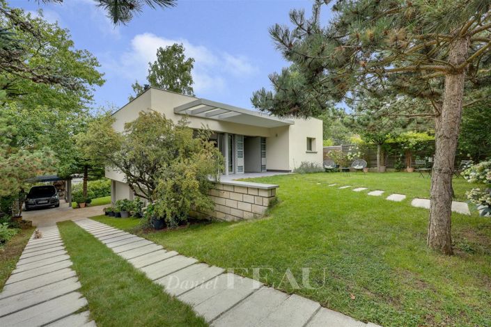 Image No.1-4 Bed House for sale