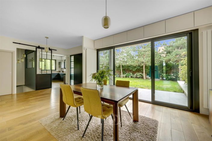 Image No.3-4 Bed House for sale