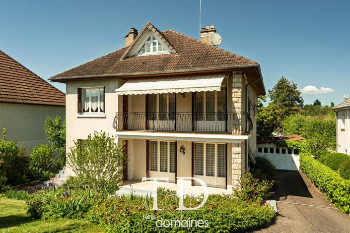 Cosne-Cours-sur-Loire, House