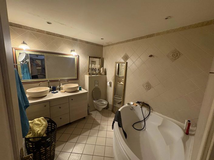 Image No.10-1 Bed Apartment for sale