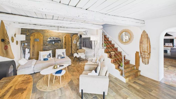 Image No.2-4 Bed House for sale