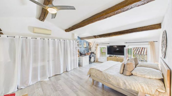 Image No.8-4 Bed House for sale