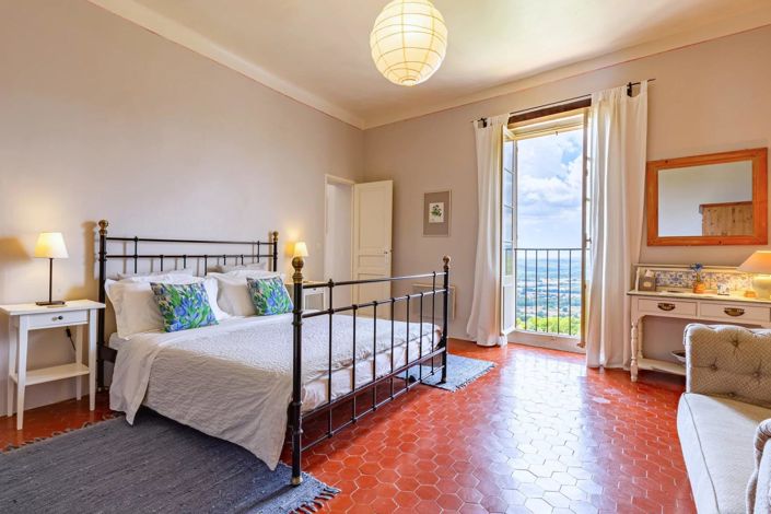 Image No.10-6 Bed House for sale