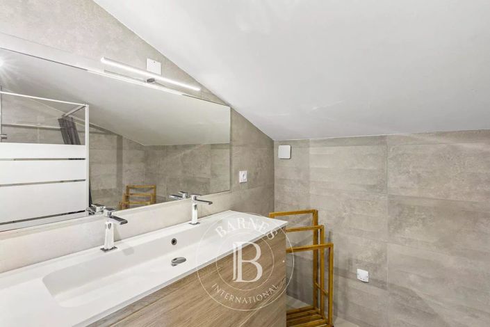 Image No.11-7 Bed House for sale