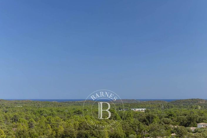 Image No.18-7 Bed House for sale