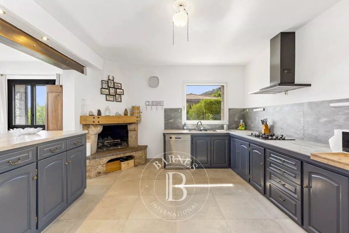 Image No.8-7 Bed House for sale