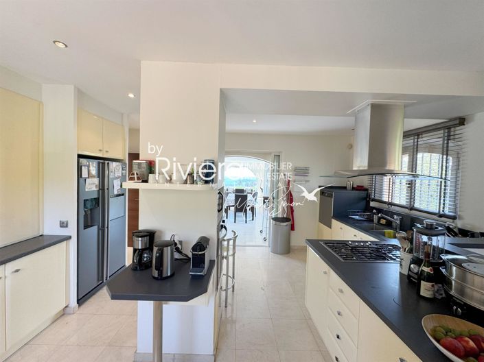 Image No.16-6 Bed House for sale