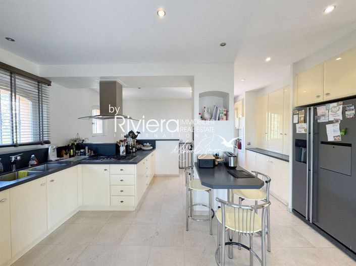 Image No.17-6 Bed House for sale