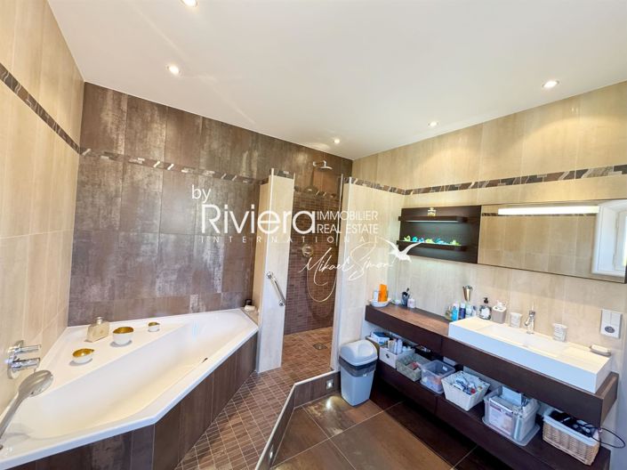 Image No.23-6 Bed House for sale