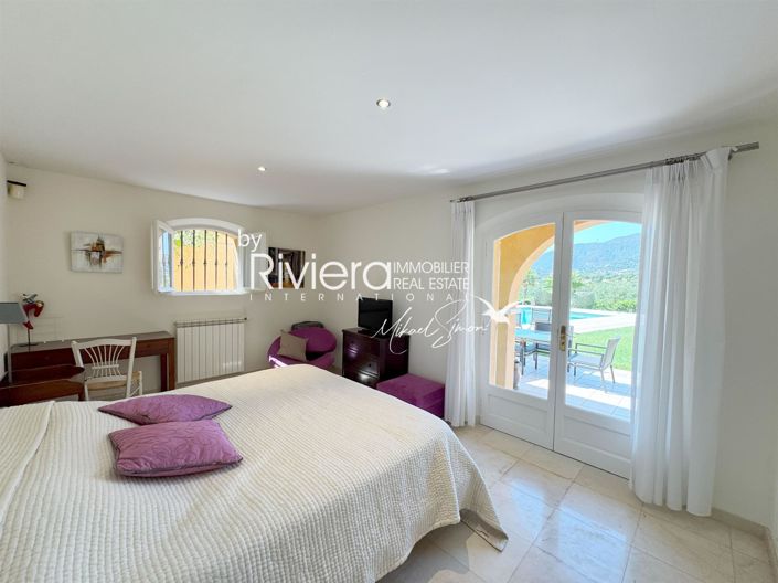 Image No.26-6 Bed House for sale