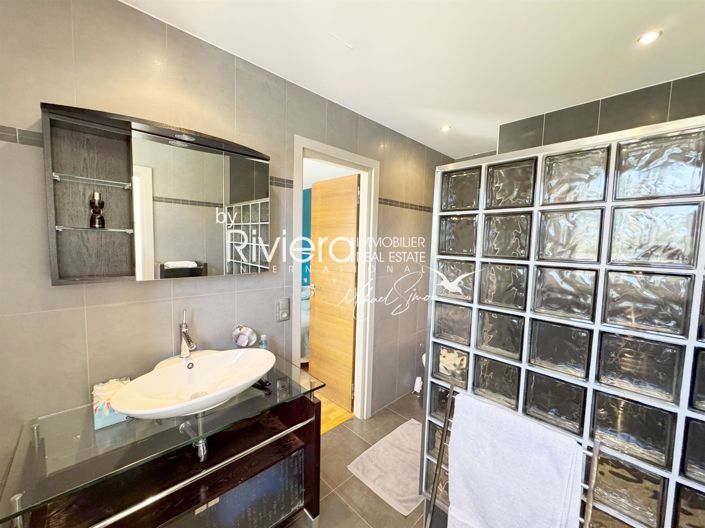 Image No.30-6 Bed House for sale